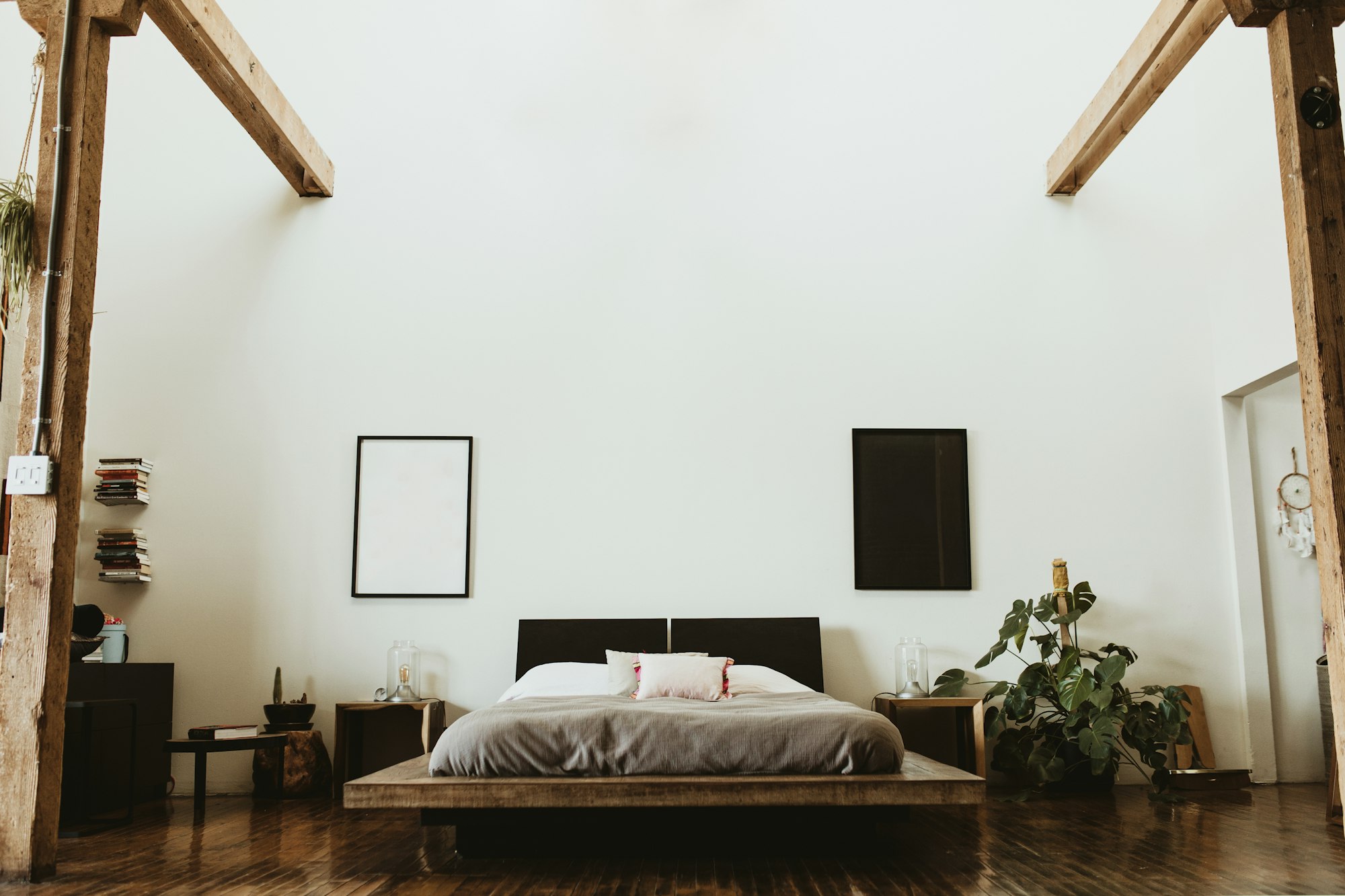 Cozy minimal bedroom